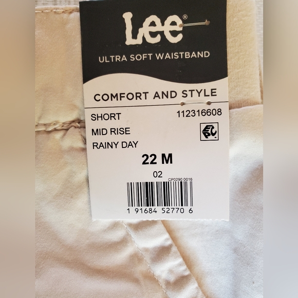 Lee Women's Cream Tan Cargo Shorts Mid Rise 5" Plus Size 22 NWT - Picture 7 of 10